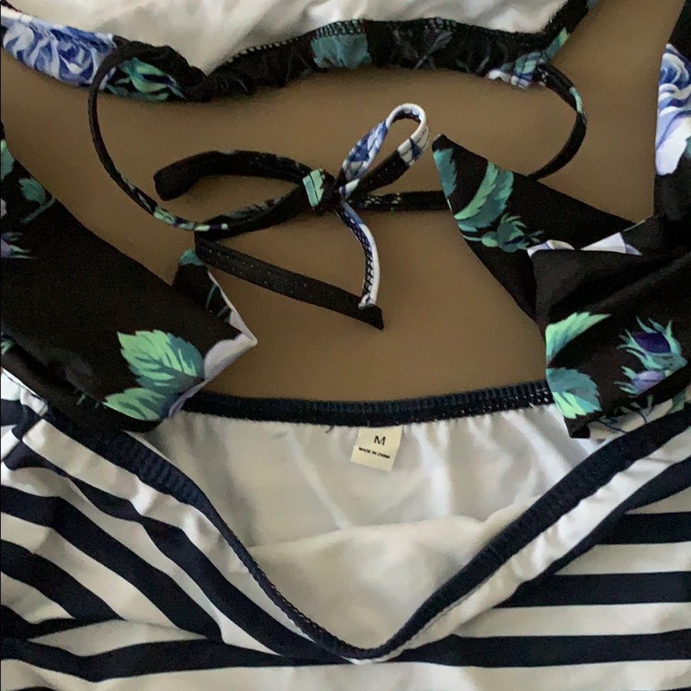 Bikinis - Picture 5 of 6